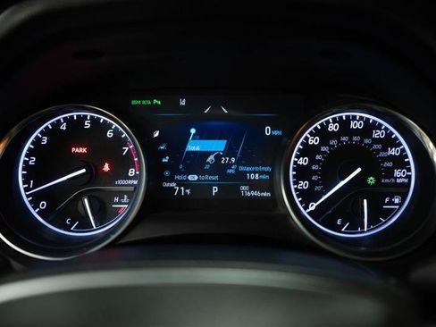 Used 2018 Toyota Camry XLE image 19