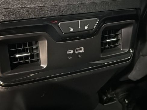 Used 2024 GMC Sierra 2500 AT4 w/ Technology Package AWD/4WD image 17