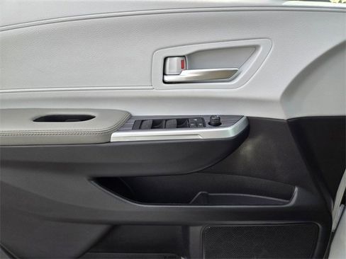 Used 2025 Toyota Sienna XLE image 21