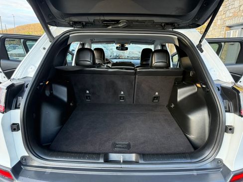 Used 2019 Jeep Cherokee Limited image 20