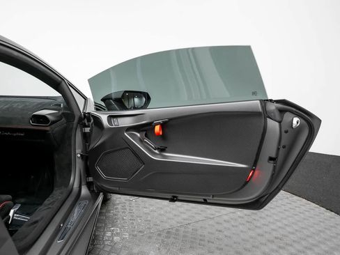 Used 2022 Lamborghini Huracan STO RWD image 31
