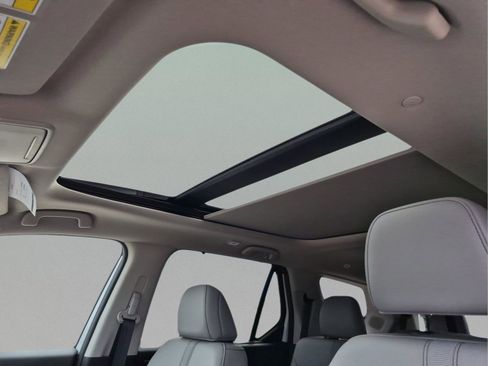 Certified 2024 Honda Pilot Touring image 27