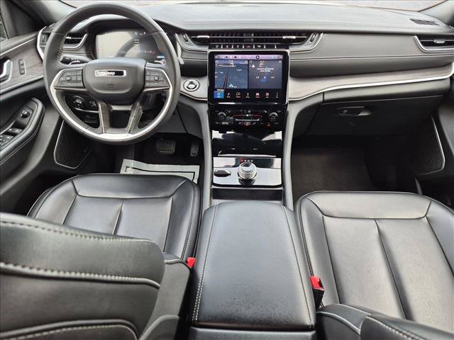 Used 2024 Jeep Grand Cherokee L Limited w/ Black Appearance Package AWD/4WD image 17