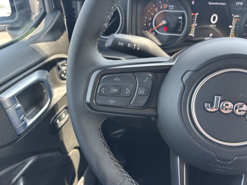 Used 2026 Jeep Gladiator Rubicon AWD/4WD image 19