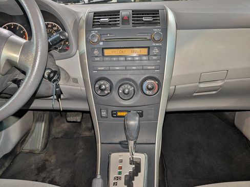 Used 2010 Toyota Corolla LE image 31