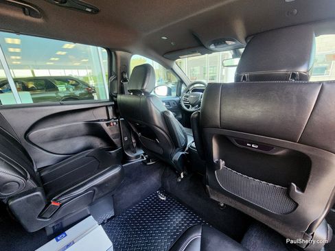 Used 2025 Chrysler Pacifica Select FWD image 51