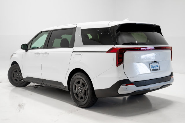 Used 2025 Kia Carnival LX FWD image 32