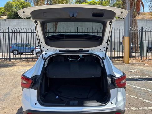 Used 2025 Chevrolet Trax LT w/ LT Convenience Package FWD image 30