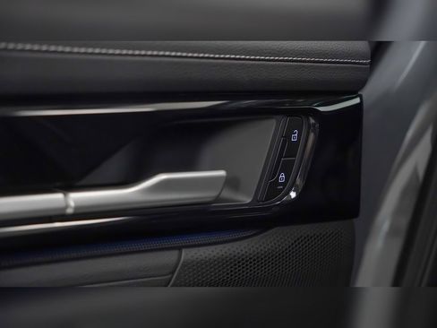 Certified 2025 Porsche Panamera 4 image 15