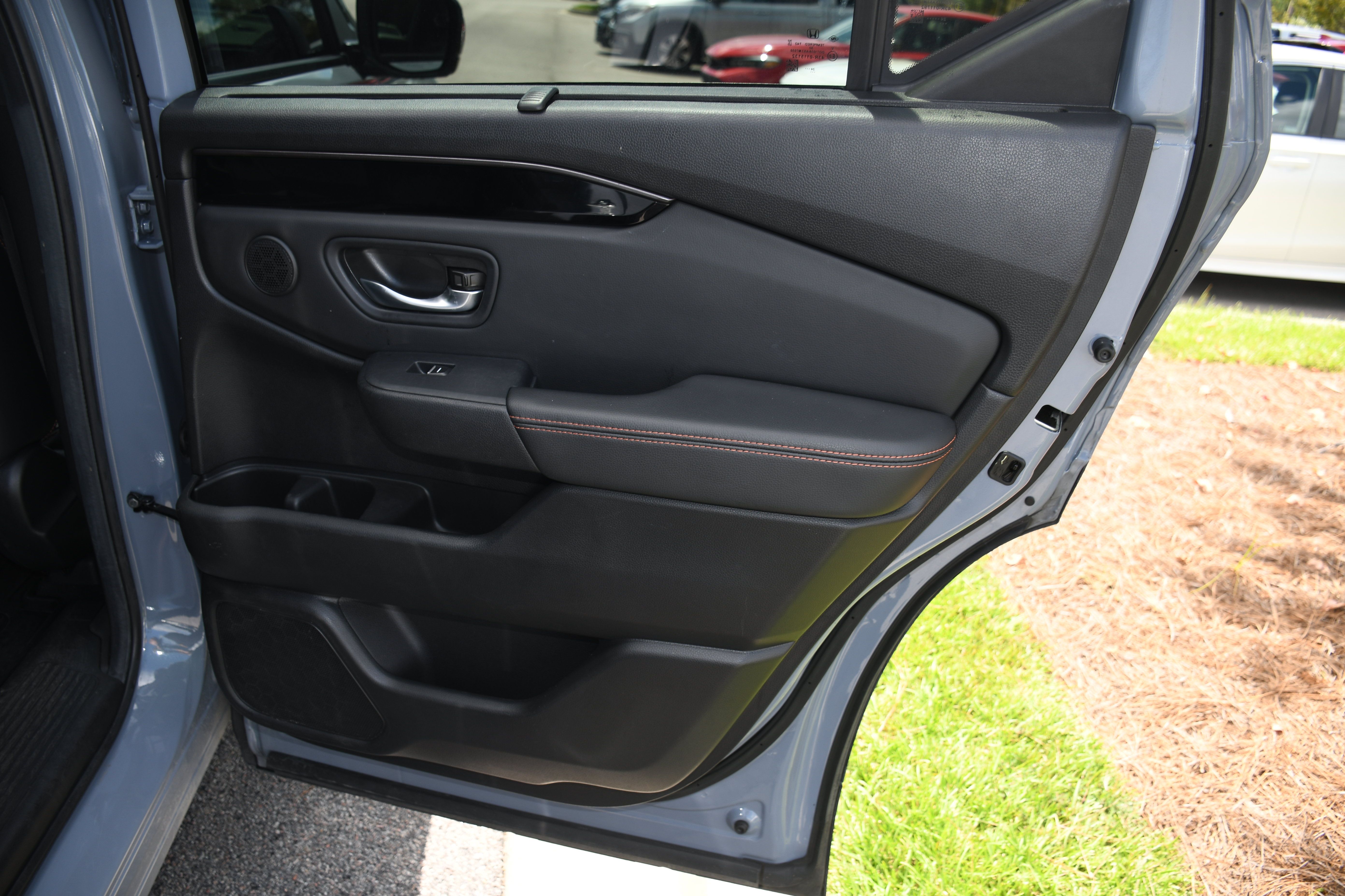 Used 2025 Honda Pilot TrailSport image 23
