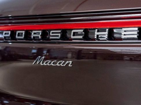 Used 2025 Porsche Macan image 43