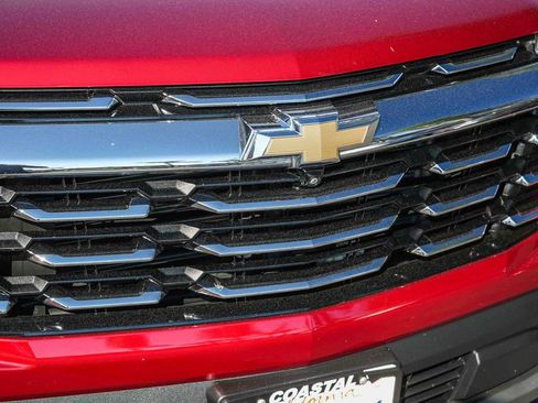 Used 2025 Chevrolet Equinox LT w/ Safety and Technology Package image 9