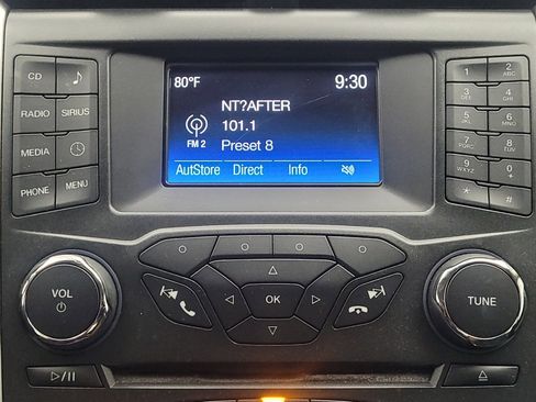 Used 2018 Ford Fusion SE FWD image 25