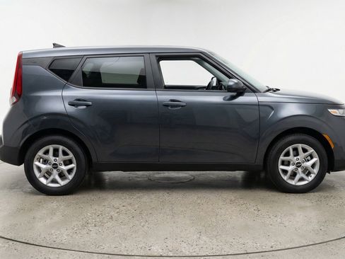 Used 2025 Kia Soul LX w/ LX Technology Package FWD image 5