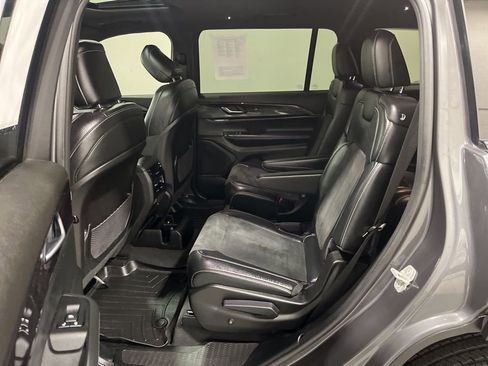 Used 2023 Jeep Grand Cherokee L Laredo image 24