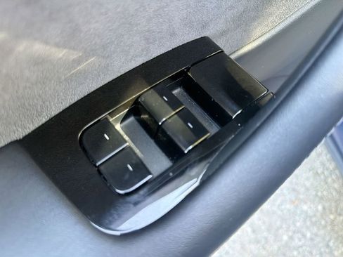 Used 2021 Tesla Model Y Long Range AWD/4WD image 15