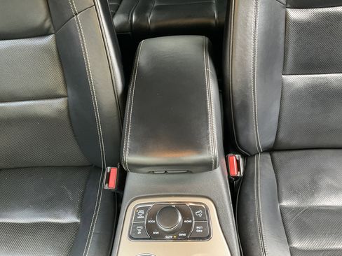 Used 2015 Jeep Grand Cherokee Overland image 23