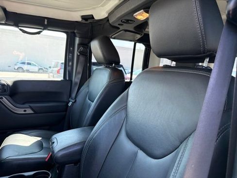 Used 2018 Jeep Wrangler Unlimited Sahara AWD/4WD image 14