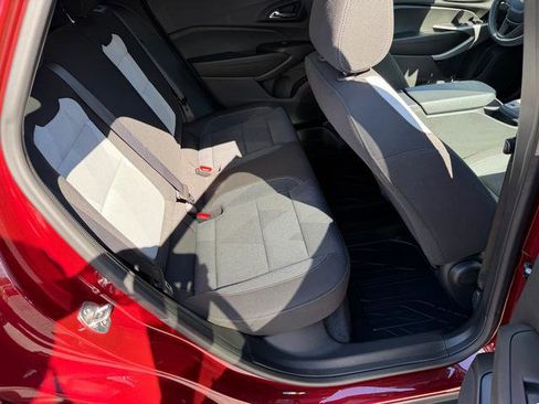 Used 2024 Chevrolet Trax LS w/ LS Convenience Package image 10