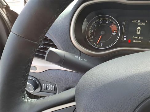 Used 2017 Jeep Cherokee Latitude w/ Cold Weather Group image 21