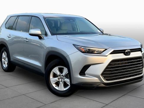 Used 2025 Toyota Grand Highlander FWD image 3