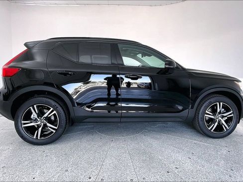 New 2026 Volvo XC40 B5 Core w/ Protection Package Premier AWD/4WD image 7