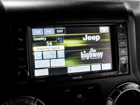 Used 2015 Jeep Wrangler Unlimited Rubicon w/ Connectivity Group AWD/4WD image 24