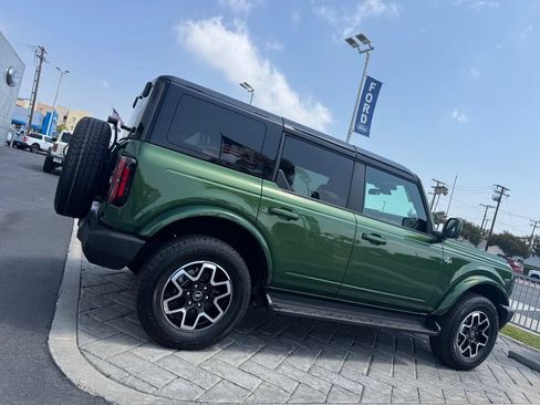 Used 2025 Ford Bronco Outer Banks AWD/4WD image 2