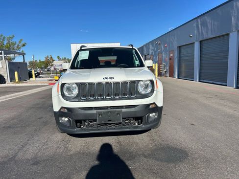Used 2018 Jeep Renegade Latitude image 2