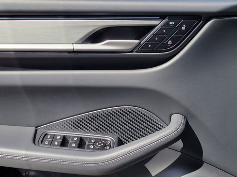 Used 2025 Porsche Macan Electric image 24