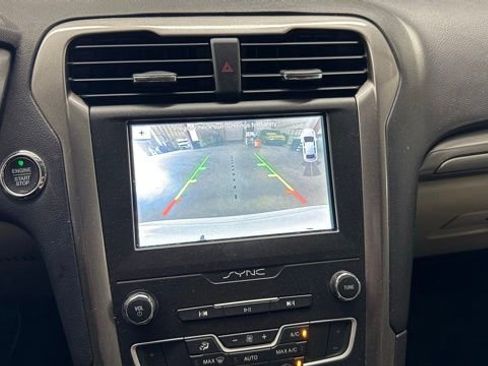 Used 2019 Ford Fusion SE FWD image 33