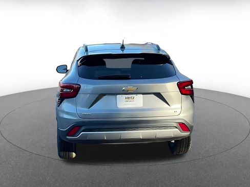 Used 2025 Chevrolet Trax LT w/ LT Convenience Package image 12