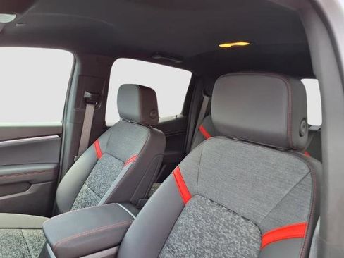 New 2025 Chevrolet Colorado Z71 image 13