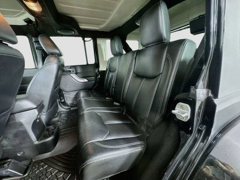 Used 2013 Jeep Wrangler Unlimited Sahara w/ Dual Top Group AWD/4WD image 27