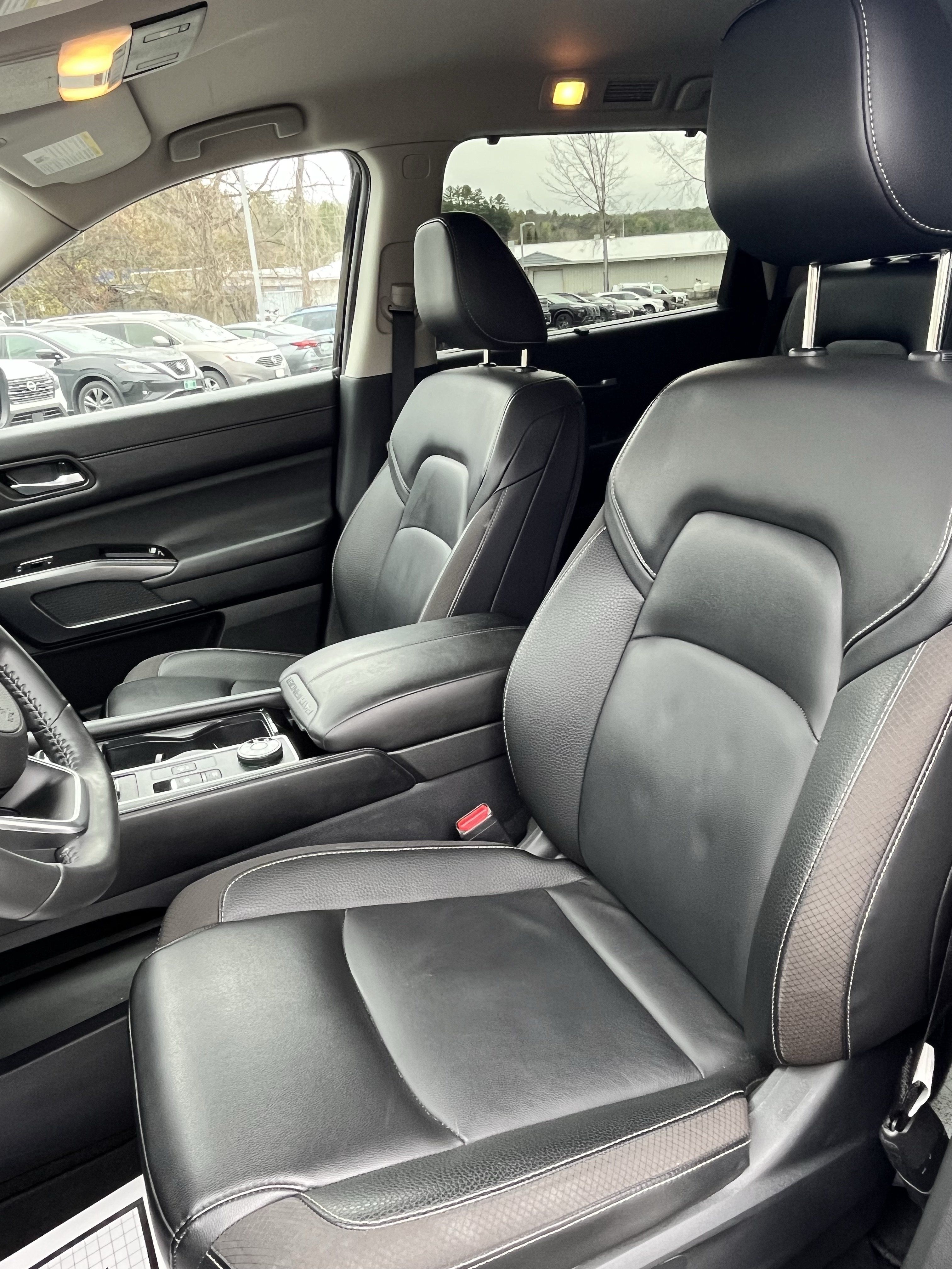 Used 2025 Nissan Pathfinder SL AWD/4WD image 13