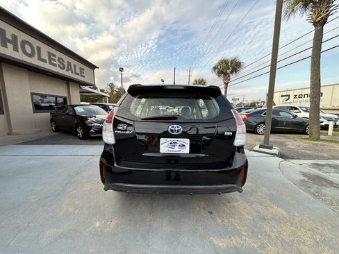 Used 2016 Toyota Prius V Five image 4