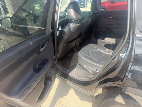 Used 2021 Toyota Highlander XLE AWD/4WD image 8