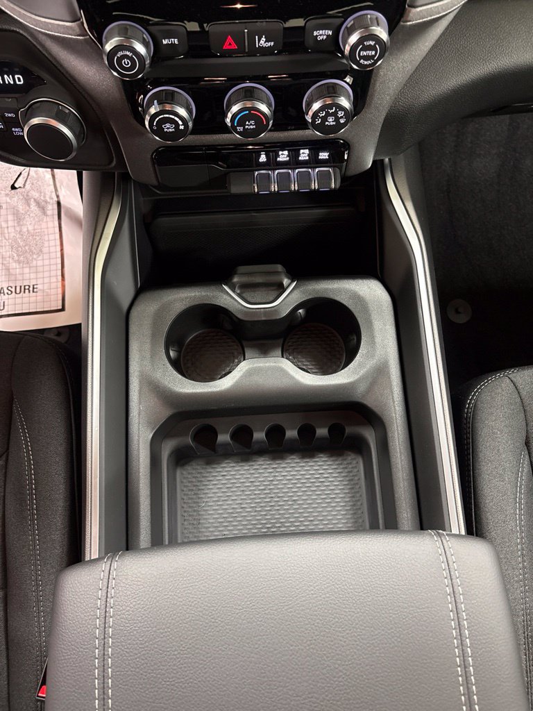 New 2027 RAM 1500 Express AWD/4WD image 14