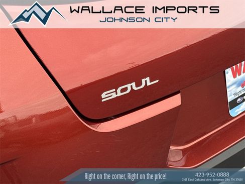 Used 2023 Kia Soul LX w/ LX Technology Package image 11