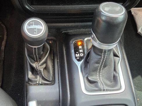Used 2022 Jeep Wrangler Unlimited Sahara w/ Cold Weather Group AWD/4WD image 17