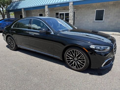 Used 2022 Mercedes-Benz S 580 4MATIC Sedan w/ Rear Seat Package image 10