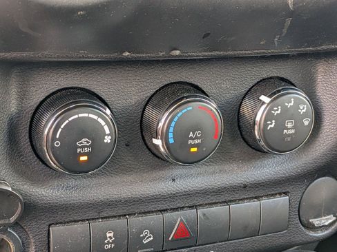 Used 2016 Jeep Wrangler Unlimited Sport AWD/4WD image 13
