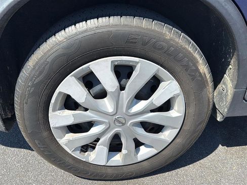 Used 2019 Nissan Rogue S FWD image 16