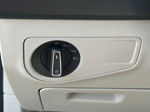 Certified 2022 Volkswagen Tiguan SE R-Line FWD image 20