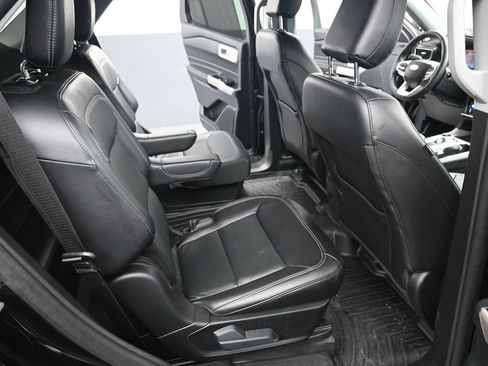 Used 2024 Ford Explorer Limited w/ Limited Technology Package RWD image 32