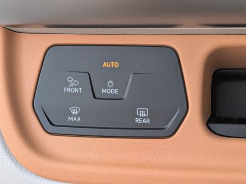 Used 2025 Volkswagen ID. Buzz 1st Edition AWD/4WD image 25