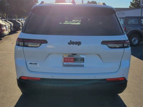 Used 2024 Jeep Grand Cherokee L Laredo image 4