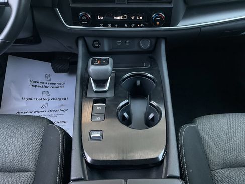 Used 2025 Nissan Rogue SV FWD image 12