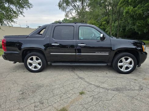 Used 2013 Chevrolet Avalanche LTZ AWD/4WD image 4