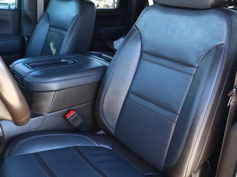 Used 2022 GMC Sierra 2500 Denali w/ Denali Ultimate Package image 16